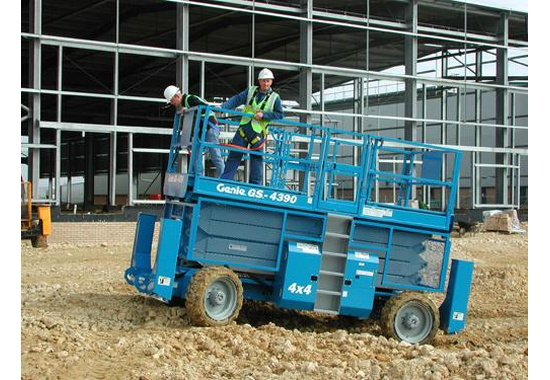 GENIE GS-4390 – Xe Nâng Người Cắt Kéo 15m